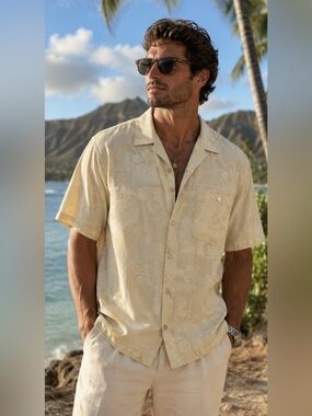 Kona Kai Hawaiian Aloha Shirt XL Light Yellow Tropical Resort Vacation Shirt NWT